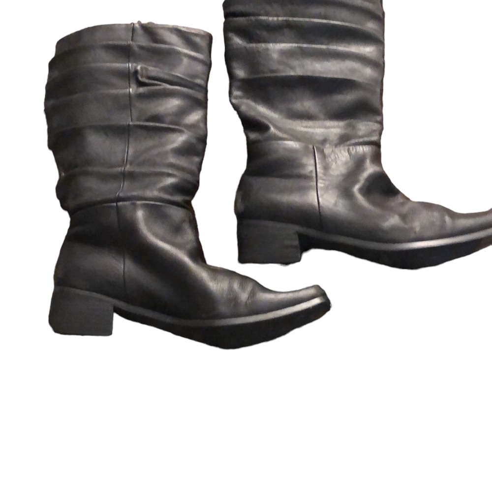 White Mountain  size 8.5 black leather booties stacked heel scrunched